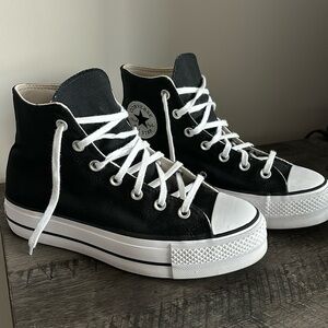 Converse Chuck Taylor All Star Lift Platform Canvas - size 8.5